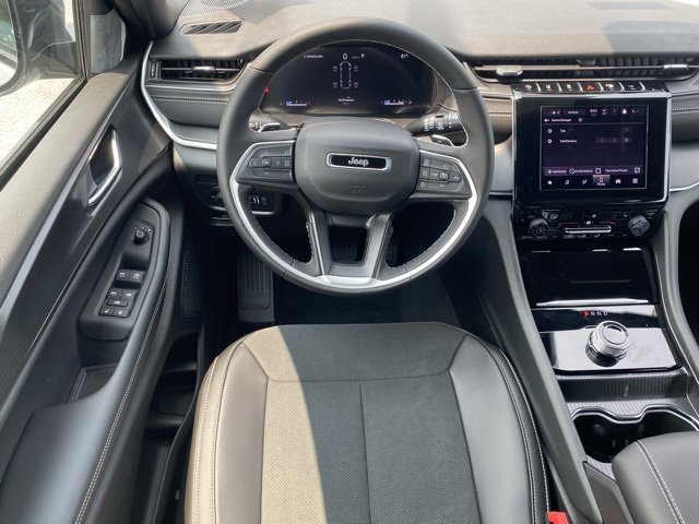 New 2025 Jeep Grand Cherokee L Altitude image 37