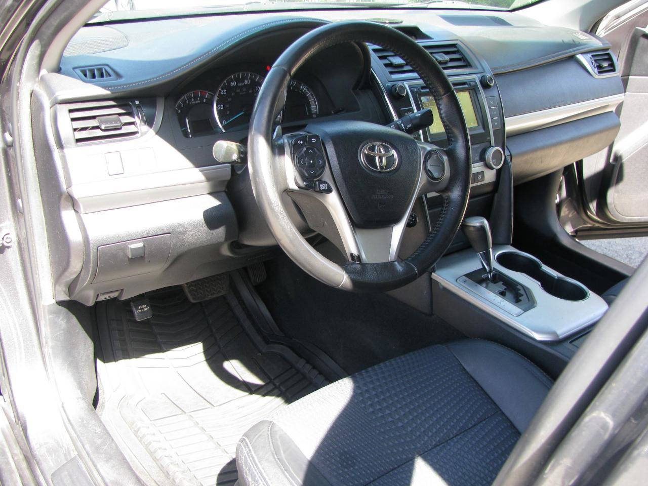 Used 2013 Toyota Camry SE FWD image 8
