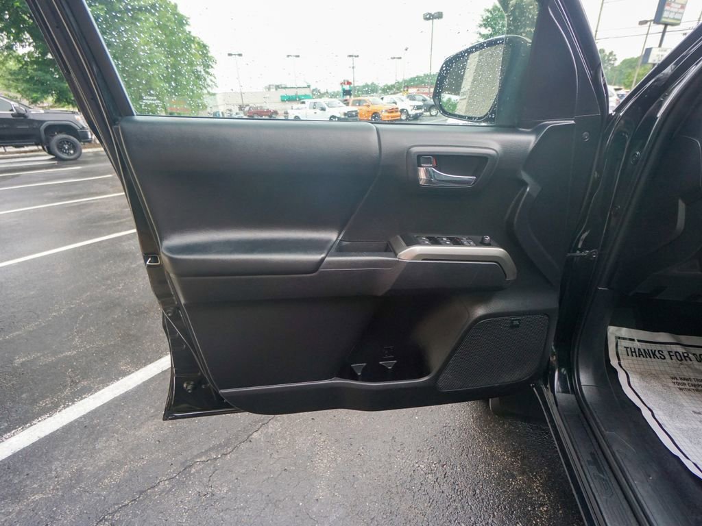 Used 2020 Toyota Tacoma Limited image 18