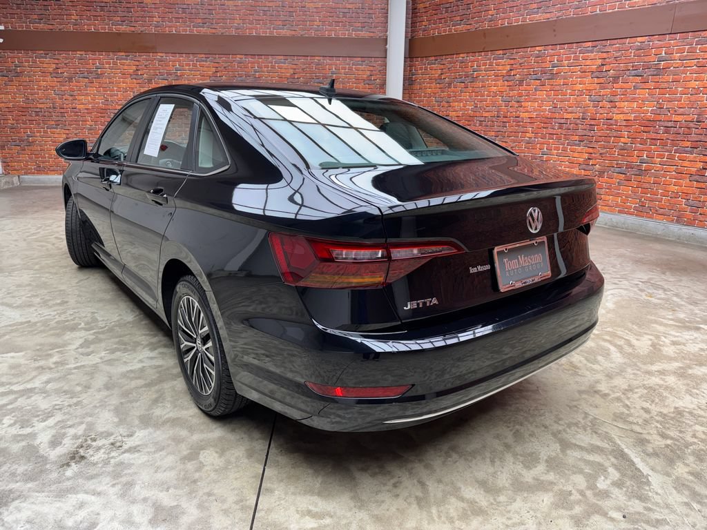 Used 2019 Volkswagen Jetta SEL w/ Cold Weather Package FWD image 2