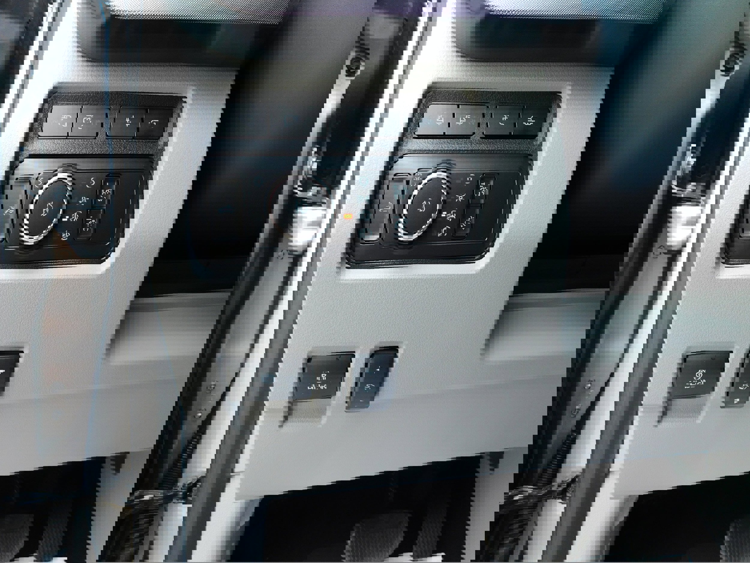 Used 2023 Ford F250 Limited w/ FX4 Off-Road Package image 19