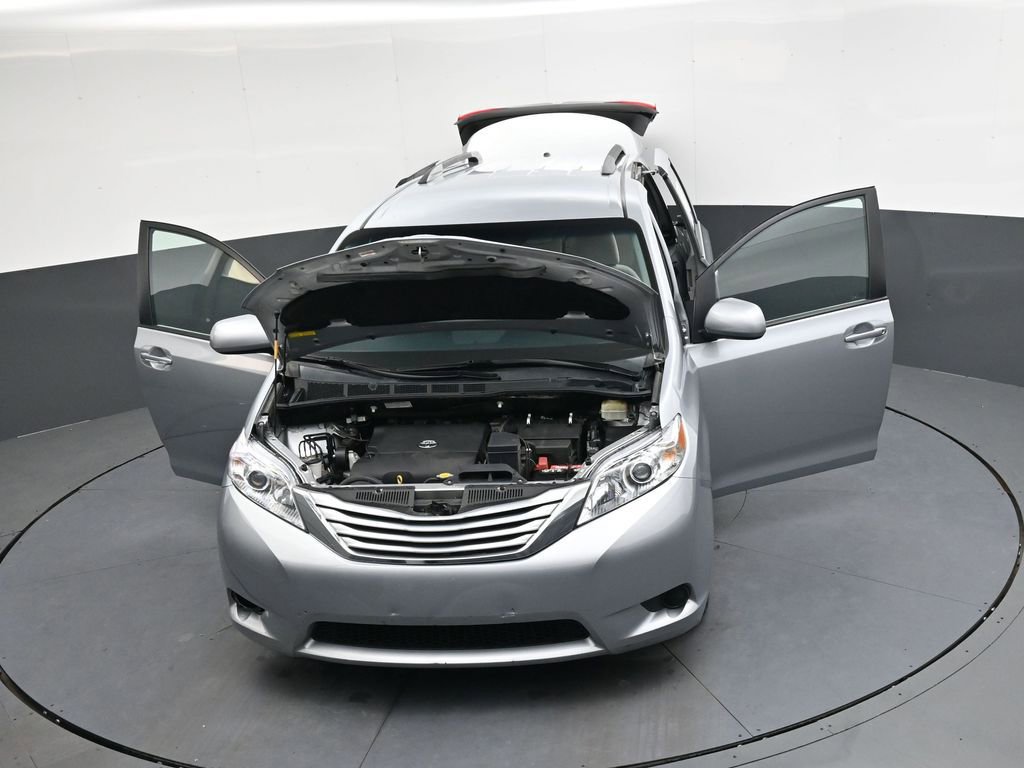 Used 2015 Toyota Sienna LE image 45