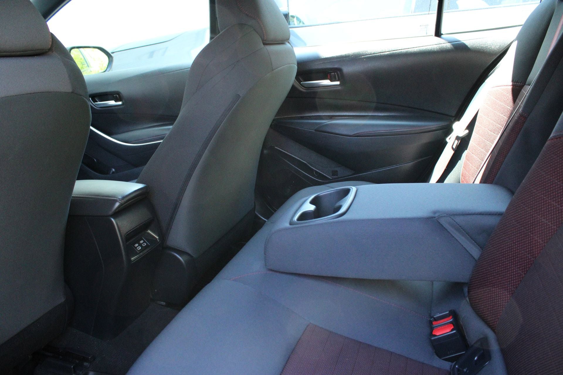 Used 2024 Toyota Corolla SE FWD image 18
