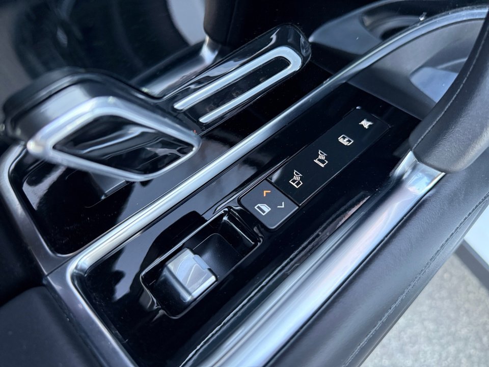 Certified 2023 Land Rover Range Rover SE AWD/4WD image 32