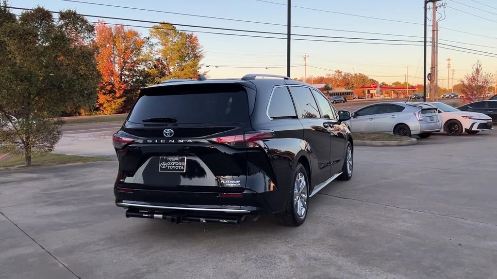 Used 2022 Toyota Sienna Platinum AWD/4WD image 6