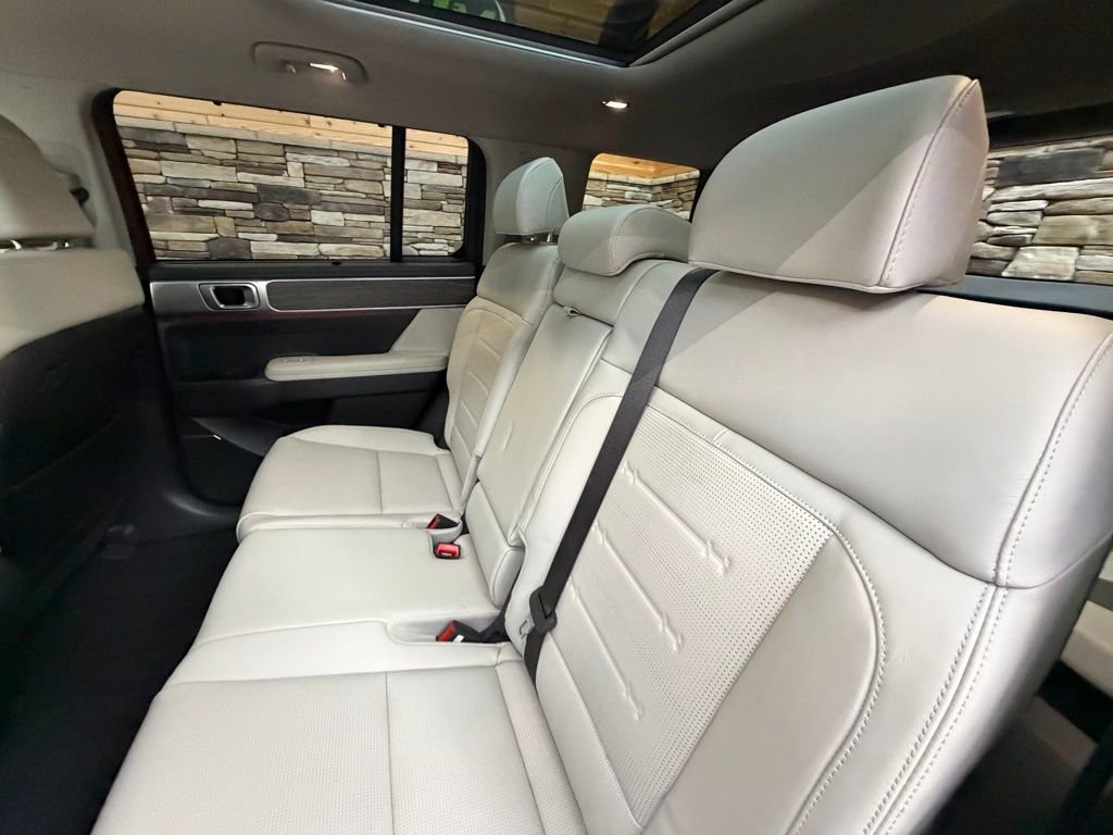 Certified 2025 Hyundai Santa Fe Limited image 30