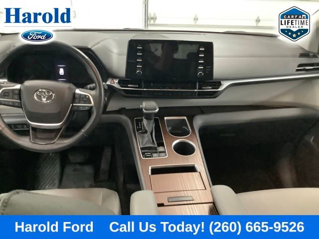 Used 2024 Toyota Sienna XLE FWD image 12