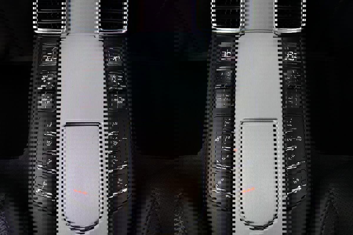 Used 2015 Porsche Panamera S image 35