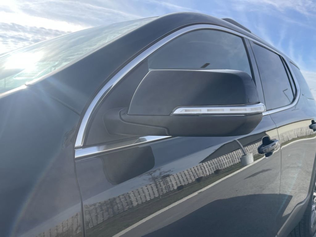 Used 2023 GMC Acadia SLE w/ Driver Convenience Package image 11