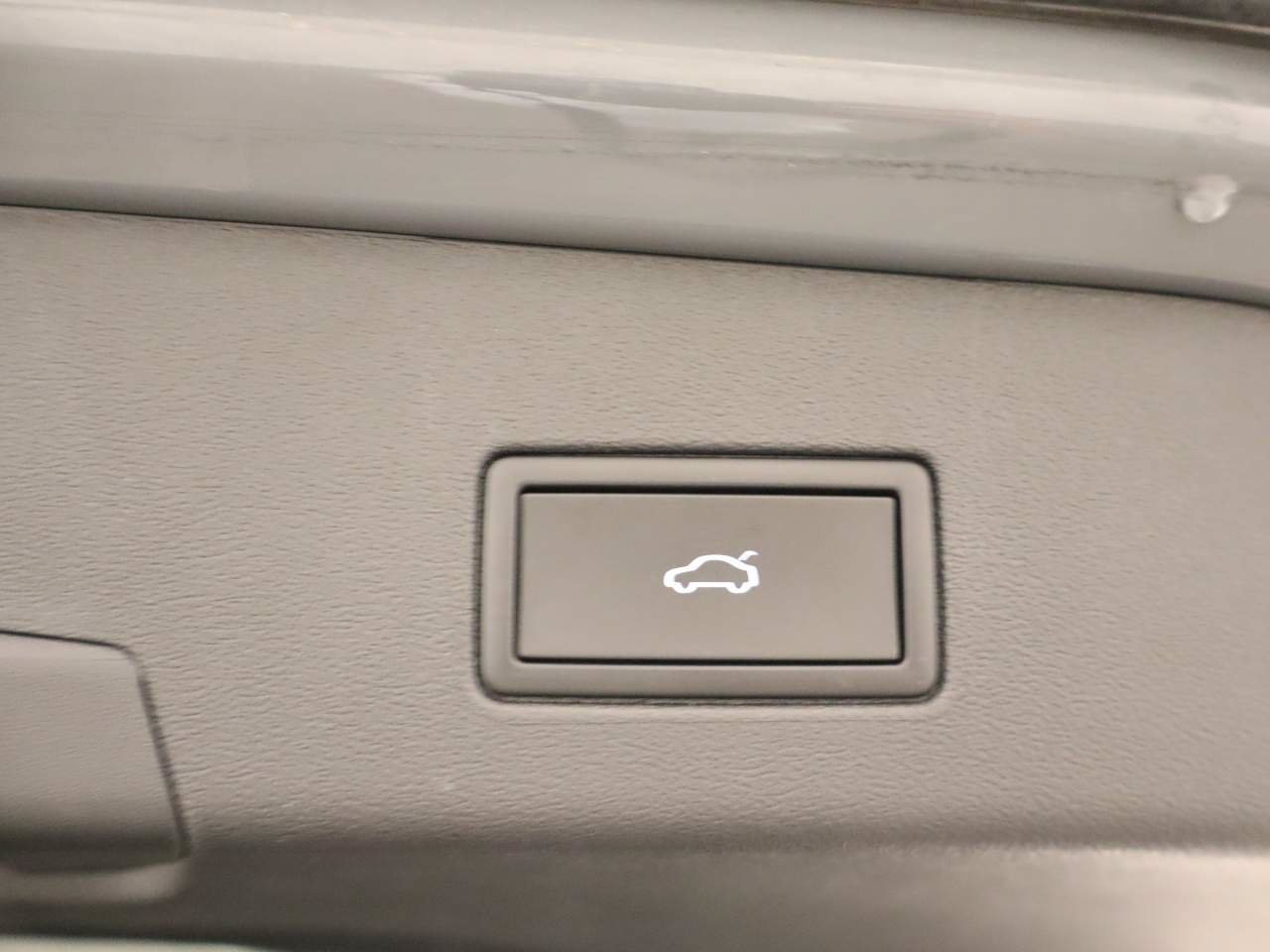 Used 2022 Volkswagen Tiguan SE FWD image 19