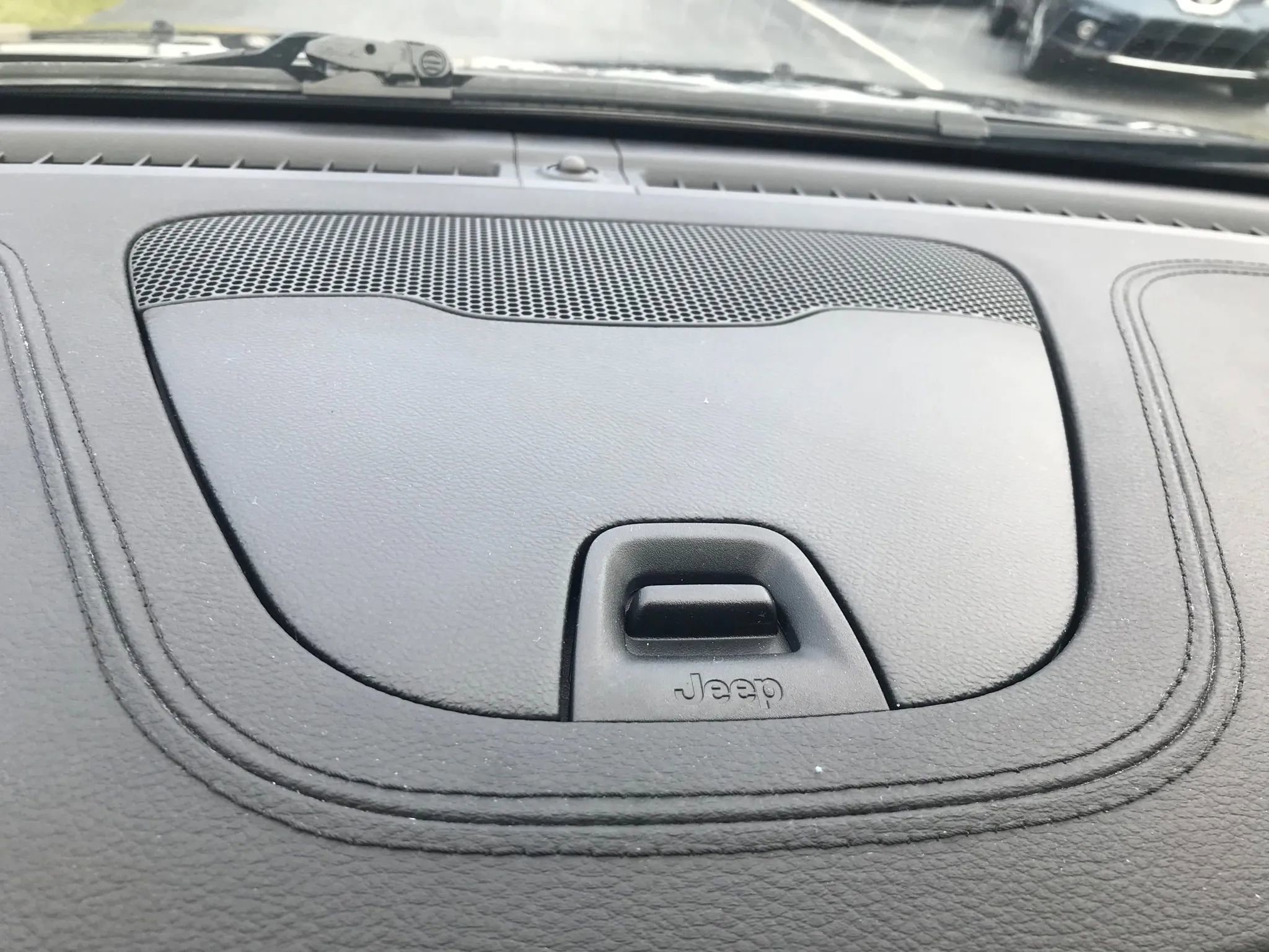 Used 2019 Jeep Cherokee Limited w/ Technology Group image 22