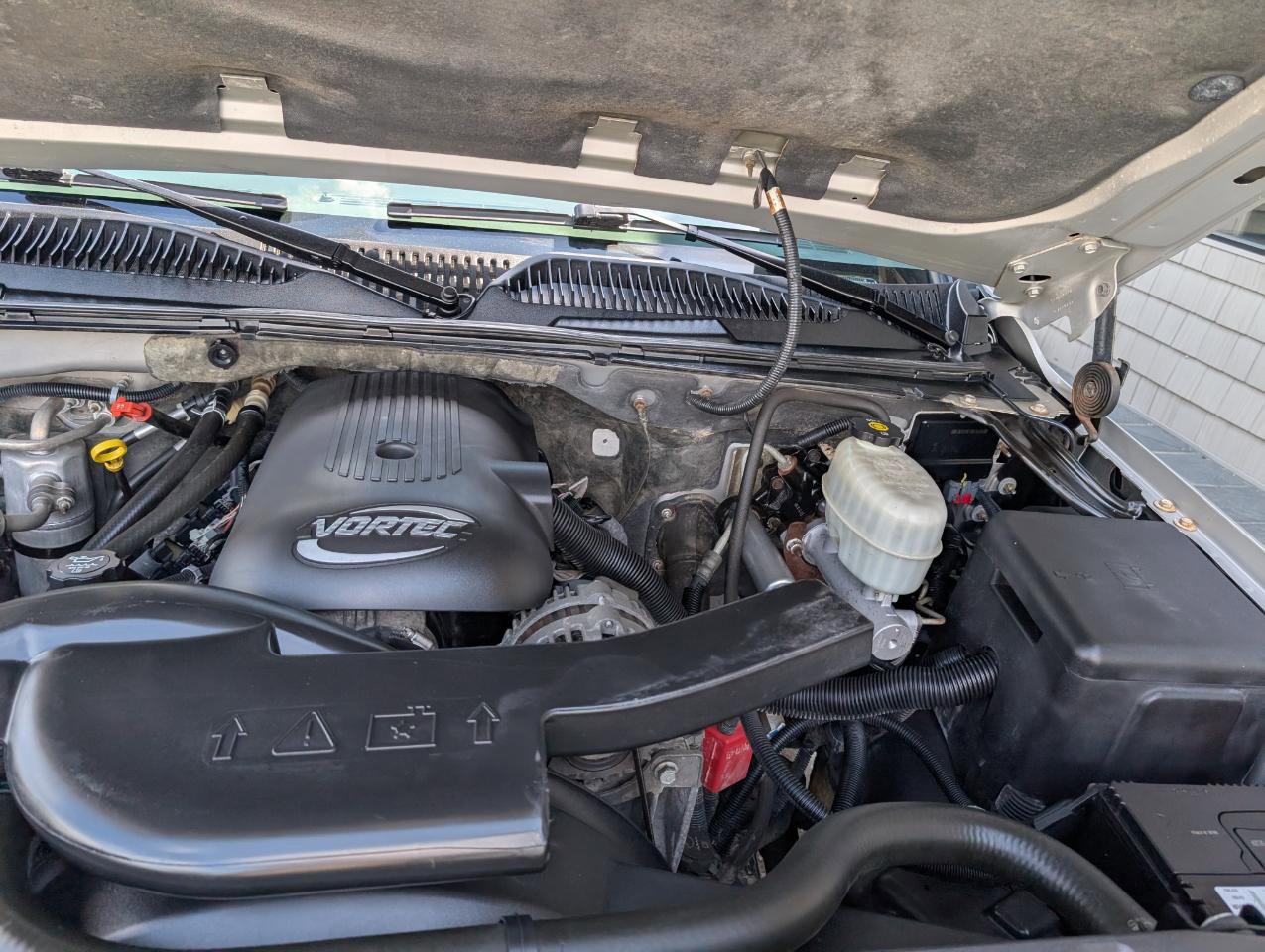 Used 2004 Chevrolet Suburban LS image 23