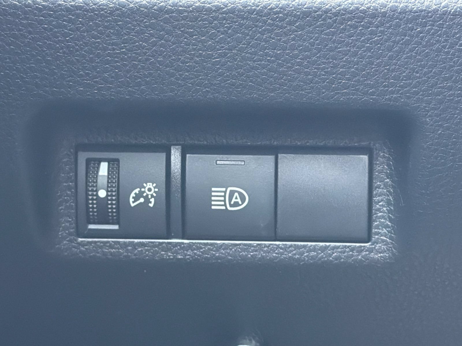 Used 2025 Toyota RAV4 LE AWD/4WD image 32