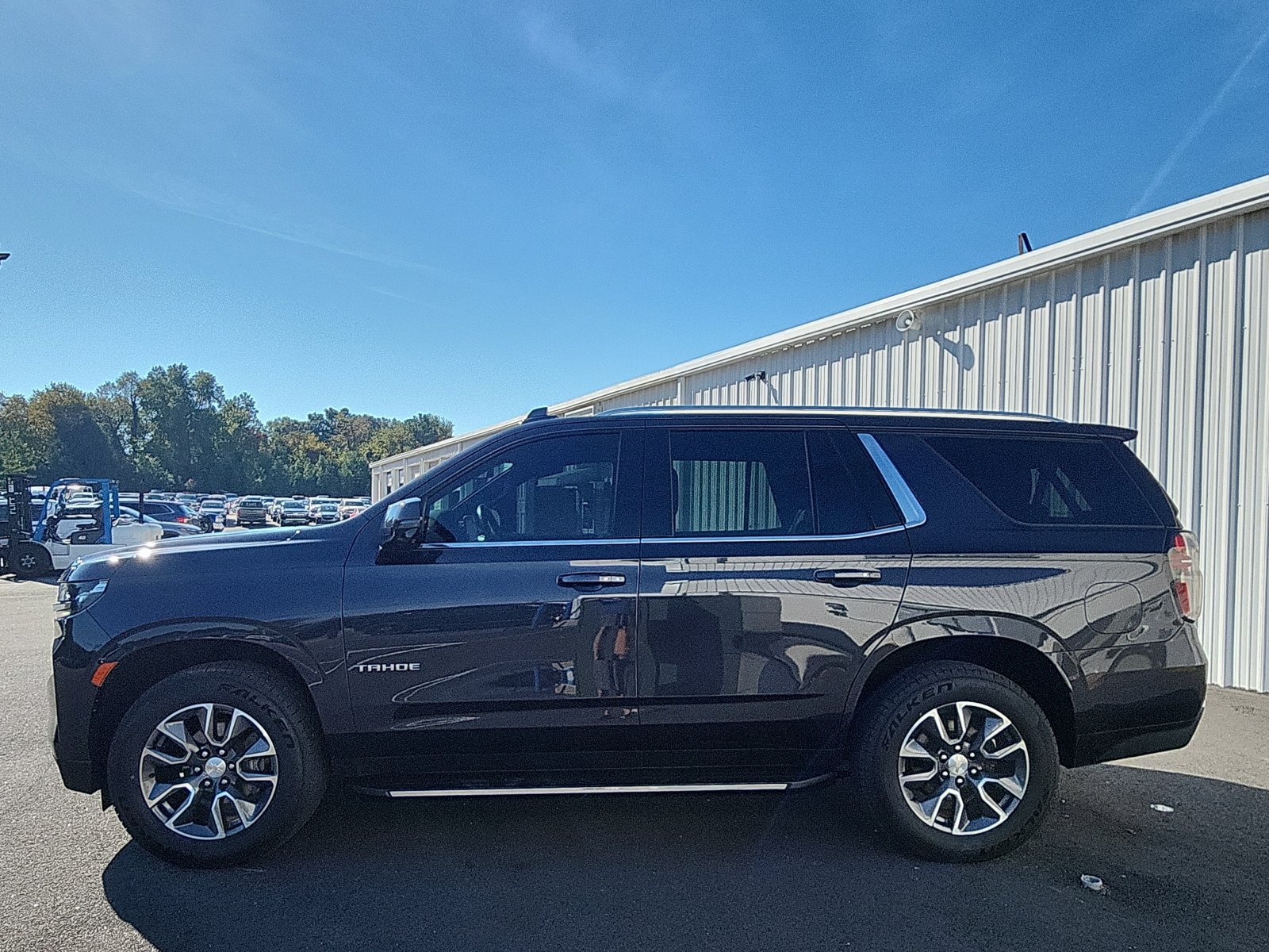Used 2022 Chevrolet Tahoe LT w/ LT Signature Plus Package AWD/4WD image 2