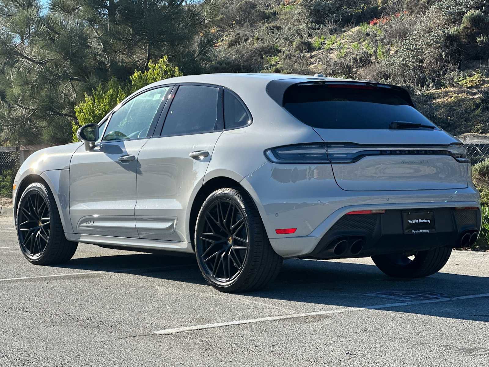 Certified 2025 Porsche Macan GTS image 3