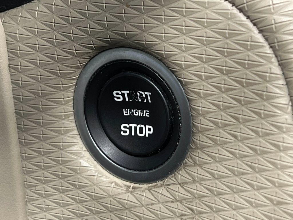 Used 2018 Land Rover Range Rover Velar R-Dynamic SE AWD/4WD image 24