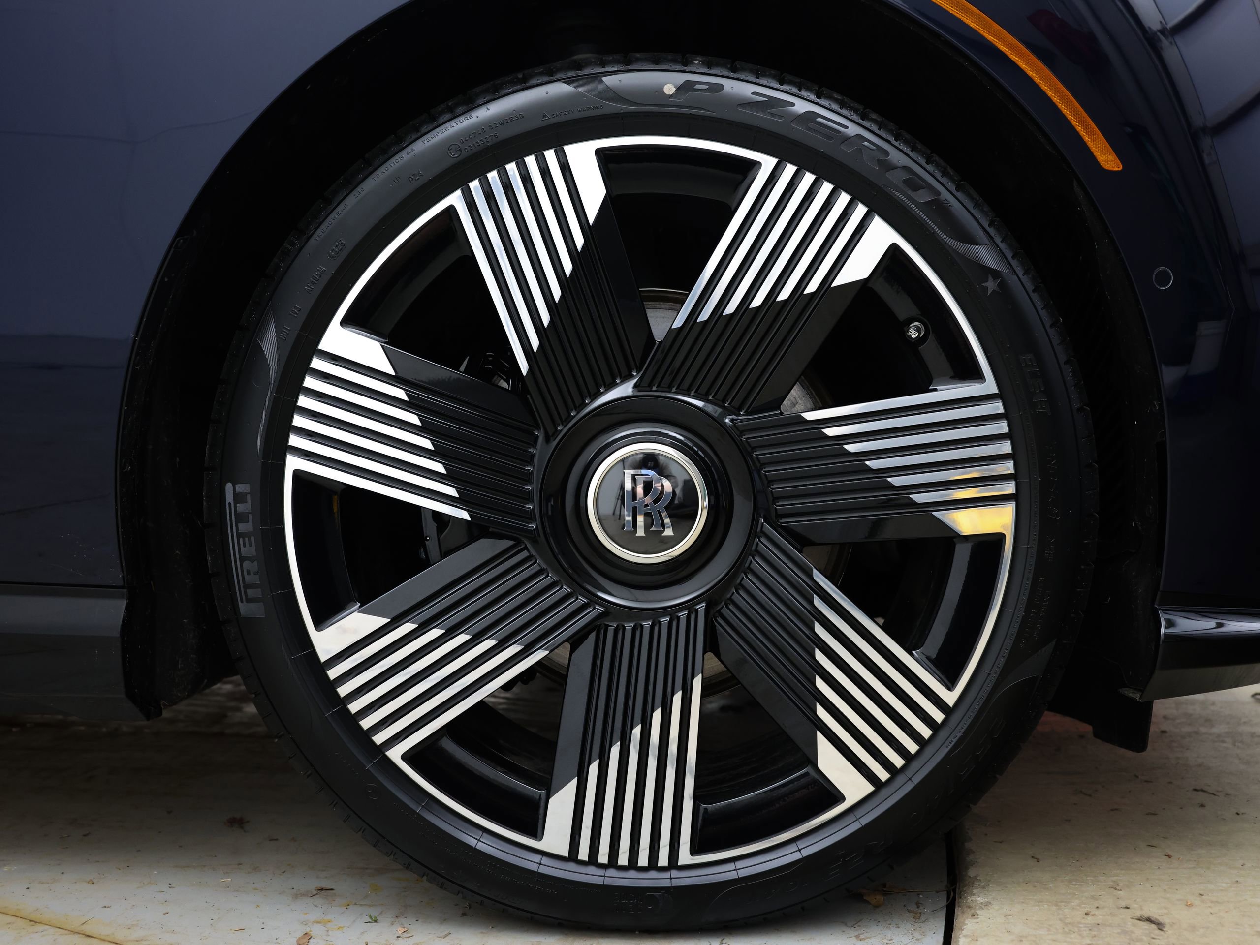 New 2026 Rolls-Royce Spectre Base image 17