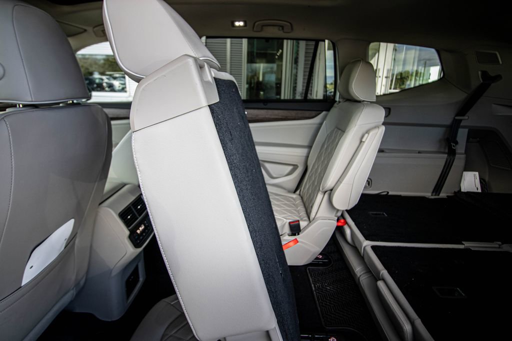 Used 2024 Volkswagen Atlas SEL Premium R-Line image 33