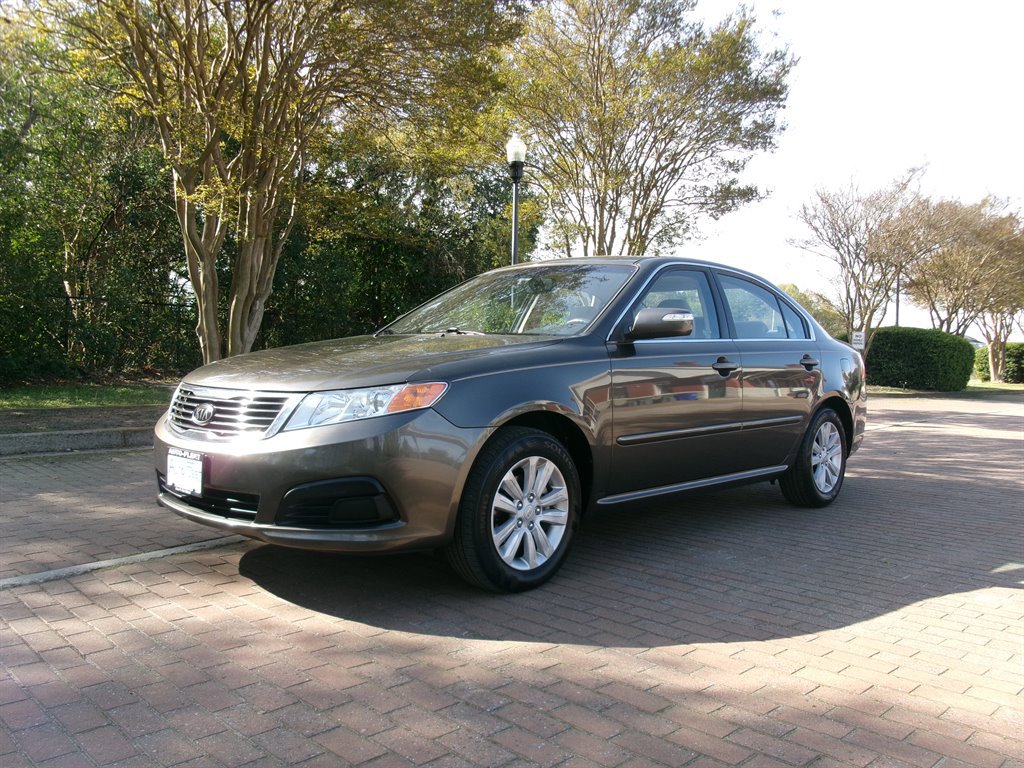 Used 2010 Kia Optima LX w/ Convenience Pkg image 1