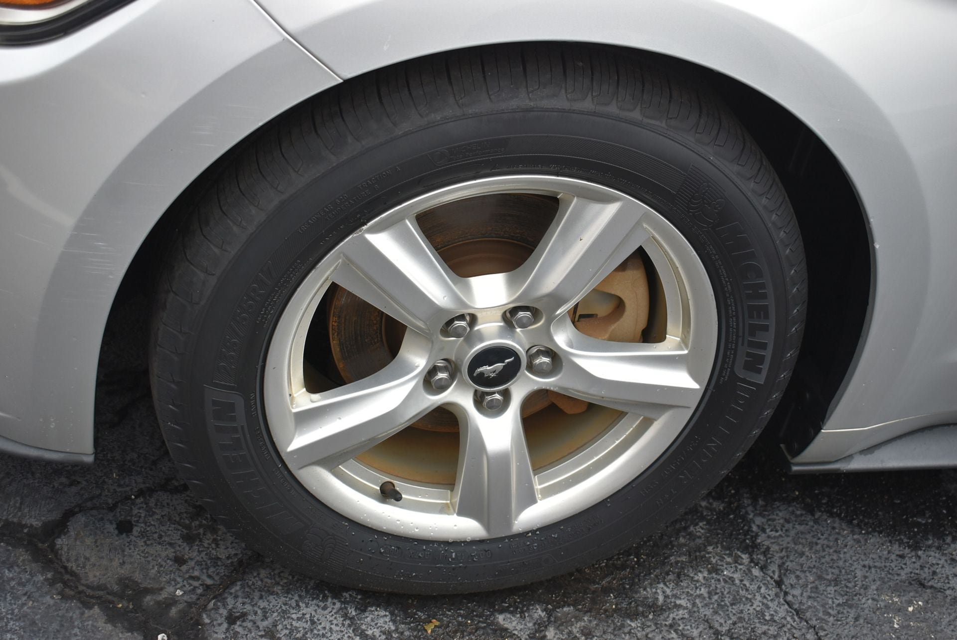 Used 2015 Ford Mustang Coupe RWD image 9