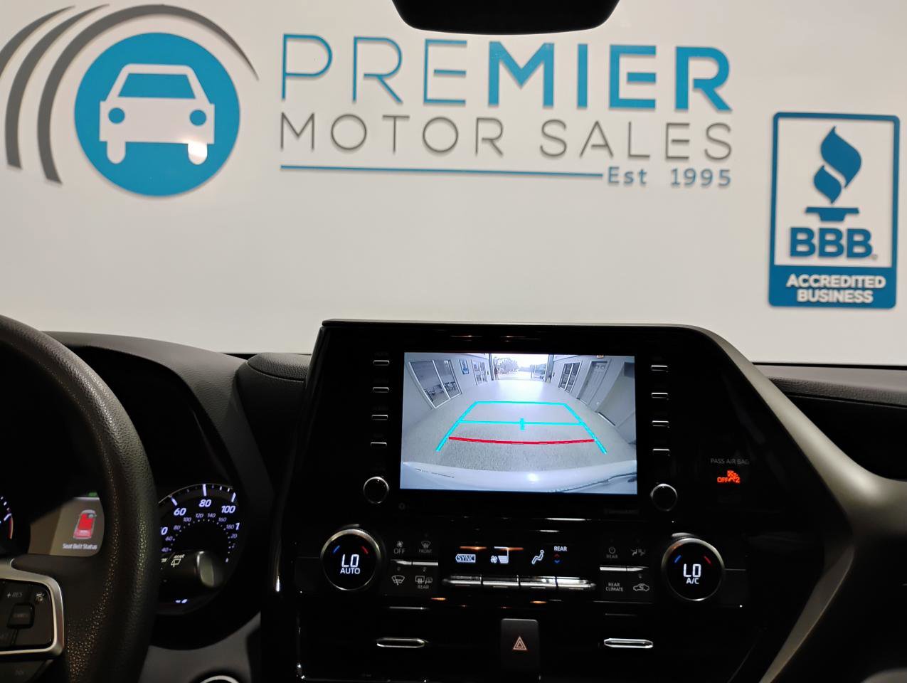 Used 2021 Toyota Highlander L image 57