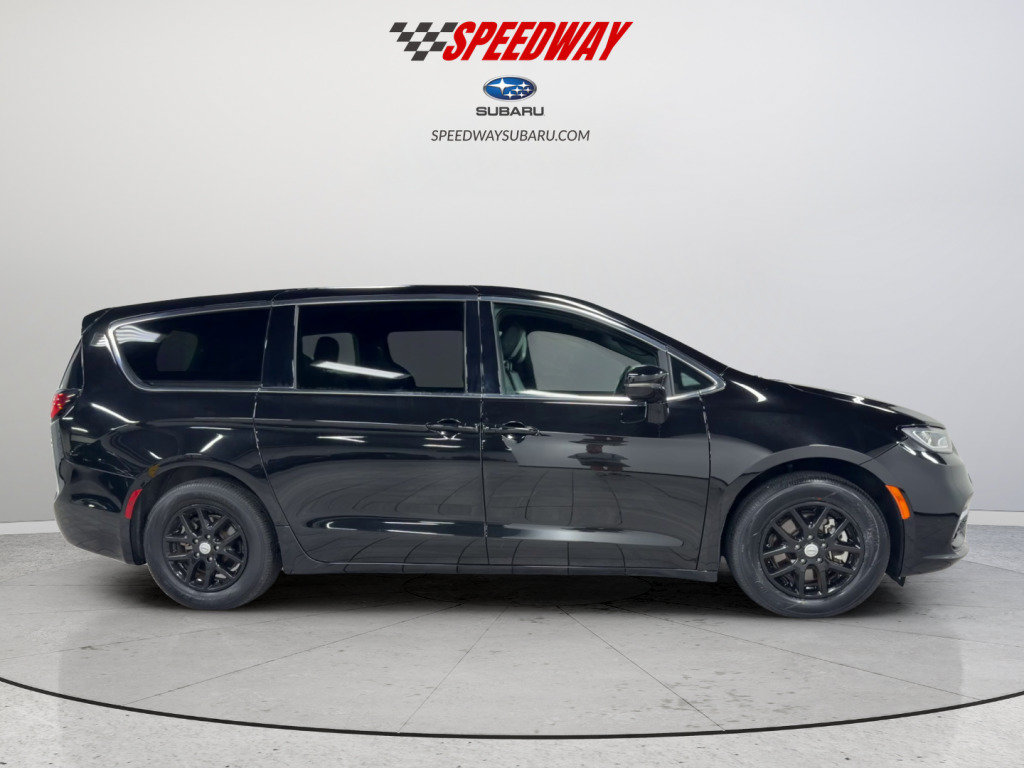 Used 2025 Chrysler Pacifica Select FWD image 4