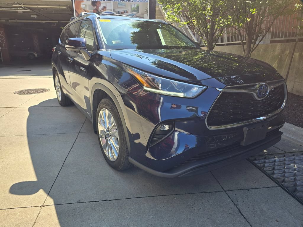 Used 2021 Toyota Highlander Limited AWD/4WD image 3