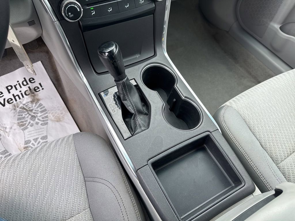 Used 2015 Toyota Camry LE image 17