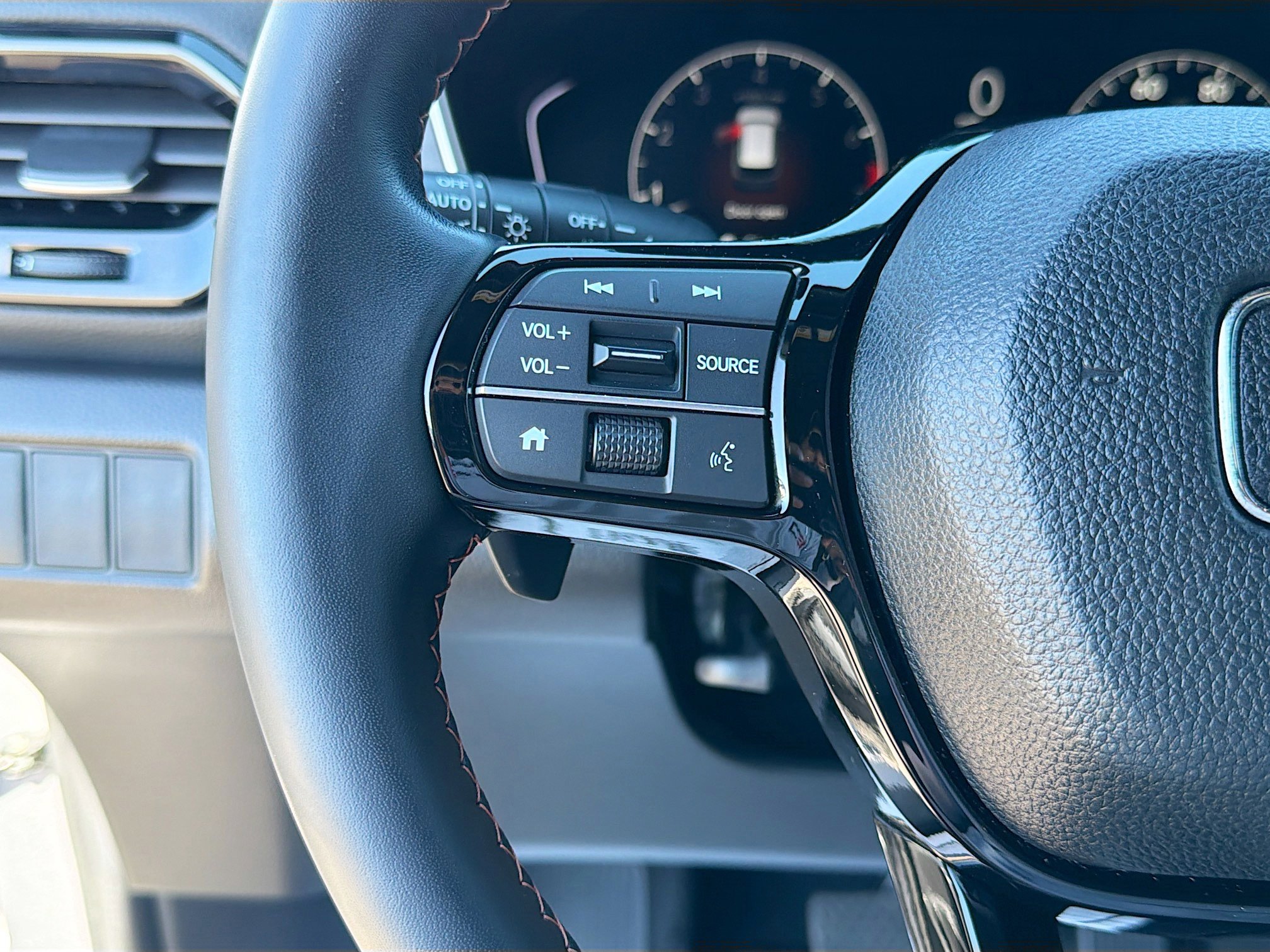 Used 2023 Honda Pilot Sport image 36