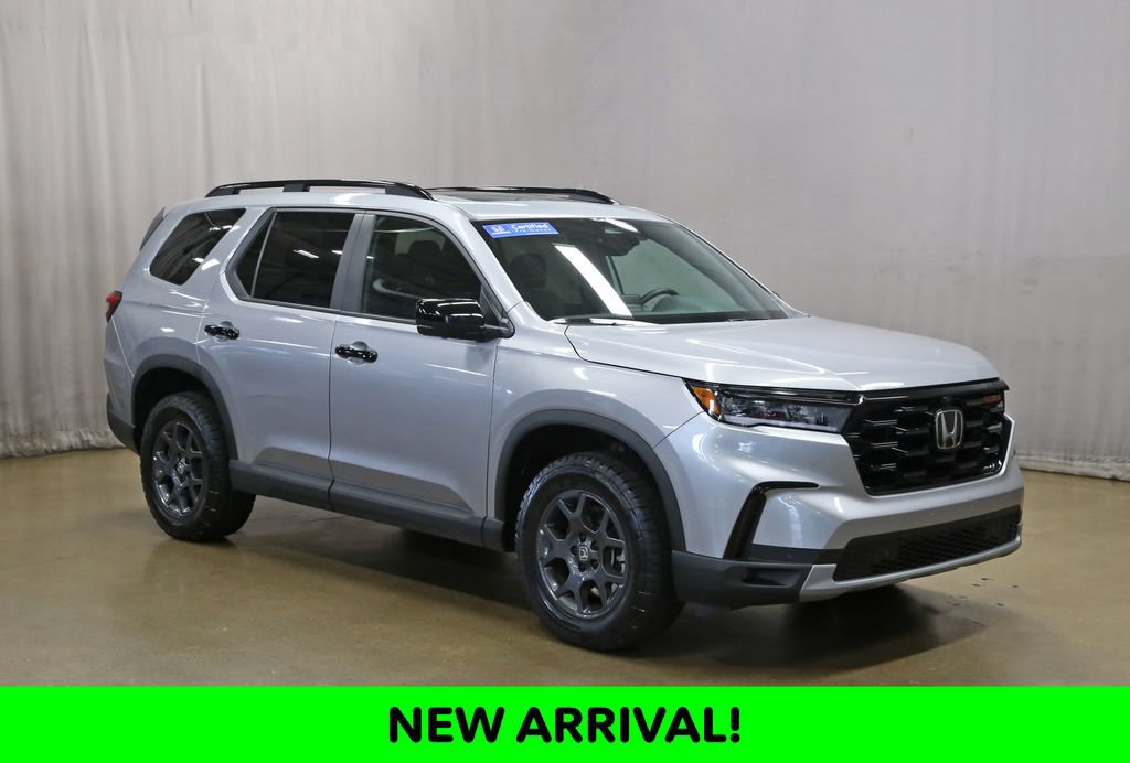 Certified 2025 Honda Pilot TrailSport image 1