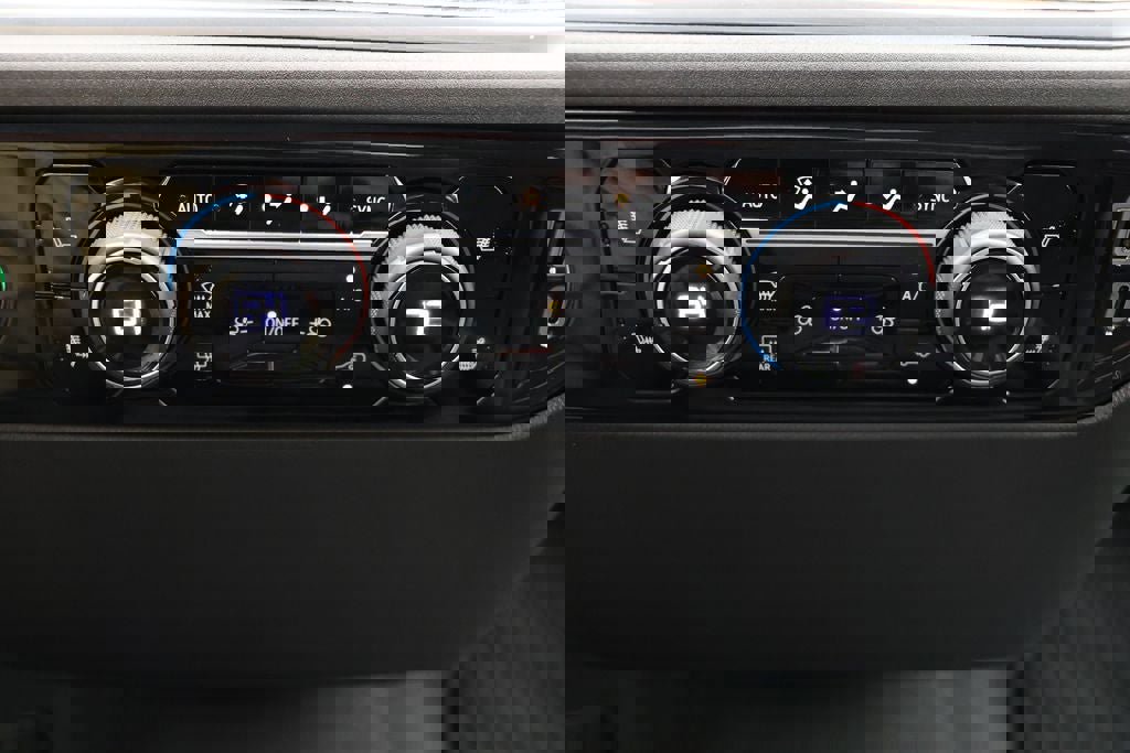 Used 2024 Chevrolet Silverado 1500 LT AWD/4WD image 24