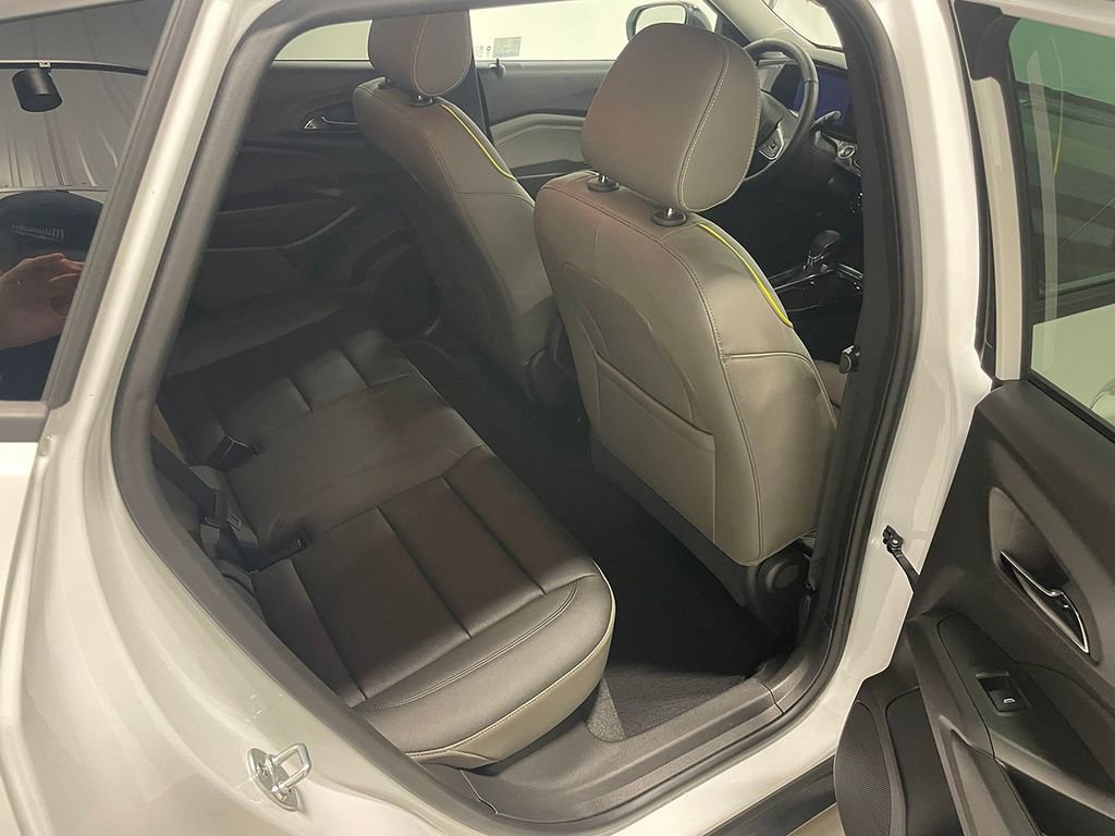 Used 2025 Chevrolet Trax ACTIV image 25