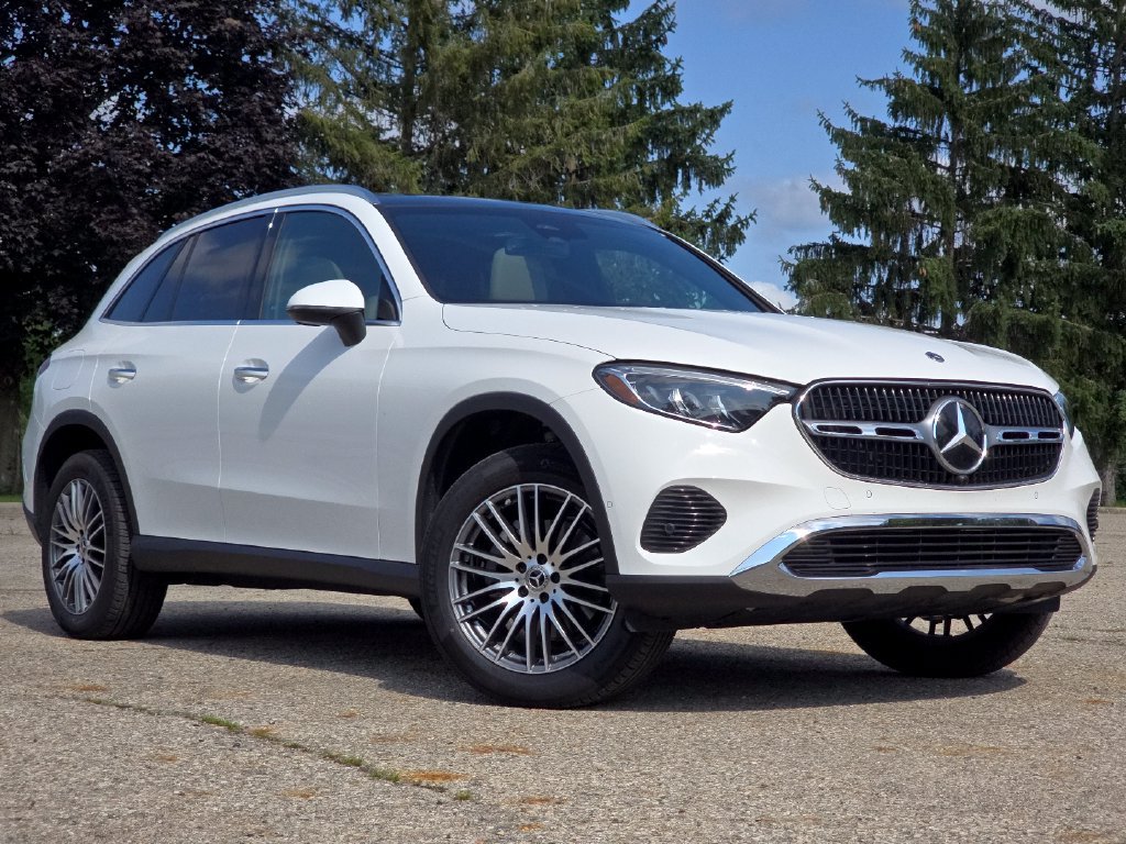 Used 2026 Mercedes-Benz GLC 300 4MATIC image 2
