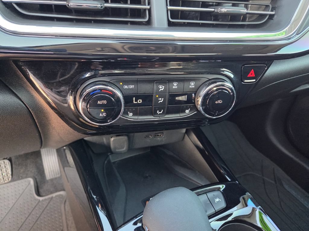 Used 2024 Chevrolet Trax ACTIV w/ Sunroof Package FWD image 26