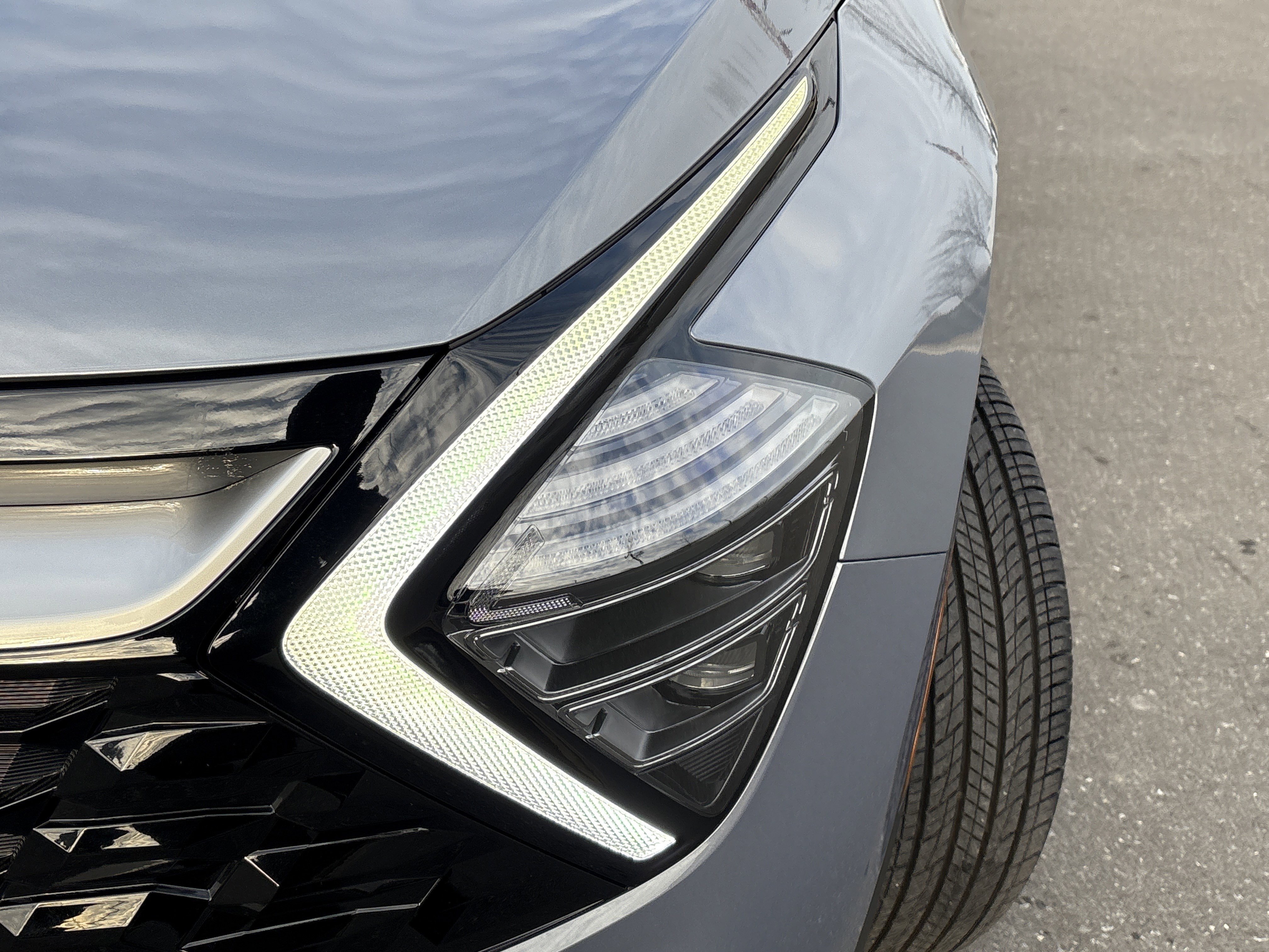 Used 2025 Kia Sportage EX image 9