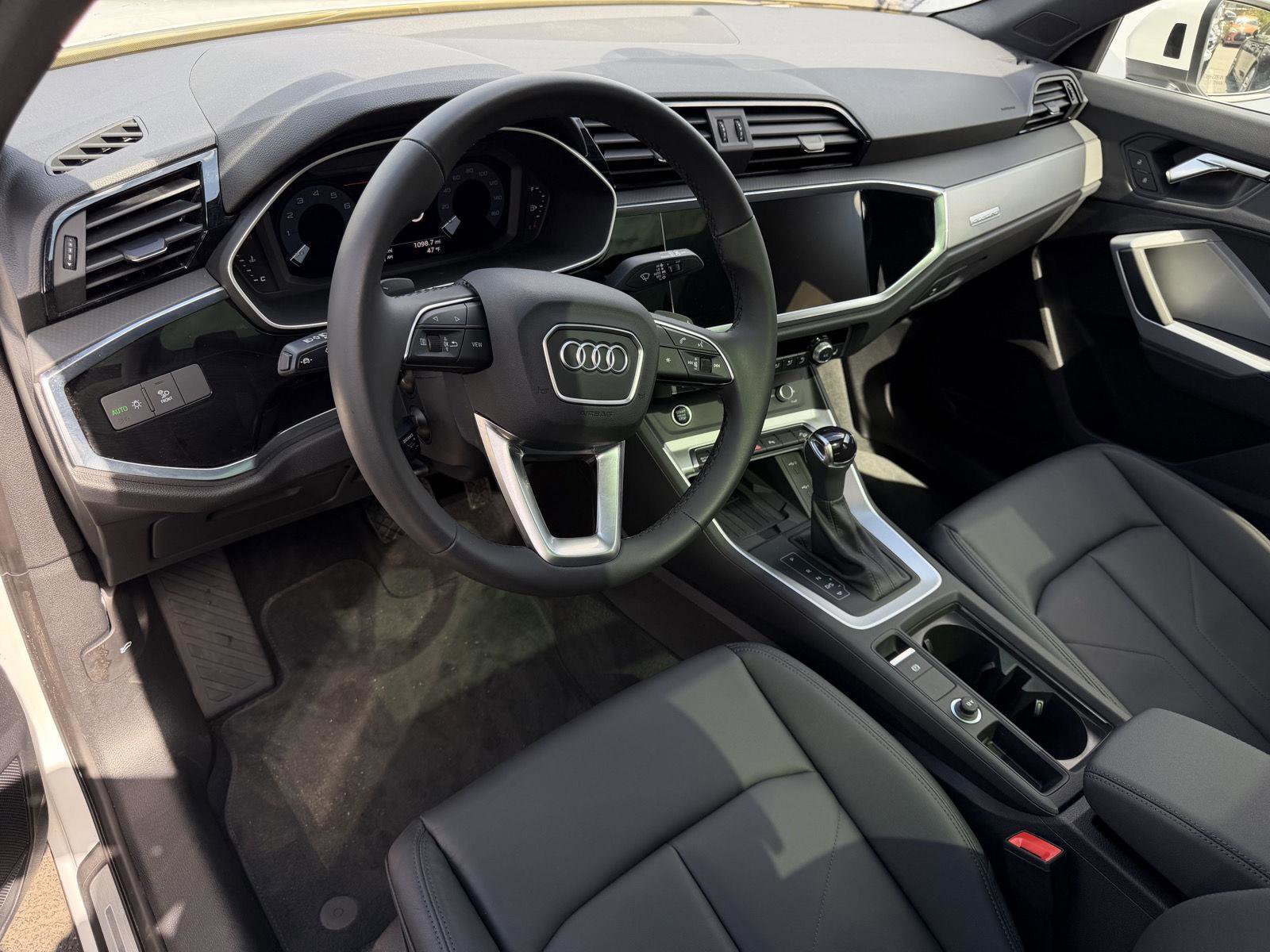 Used 2025 Audi Q3 2.0T Premium w/ Convenience Package AWD/4WD image 13