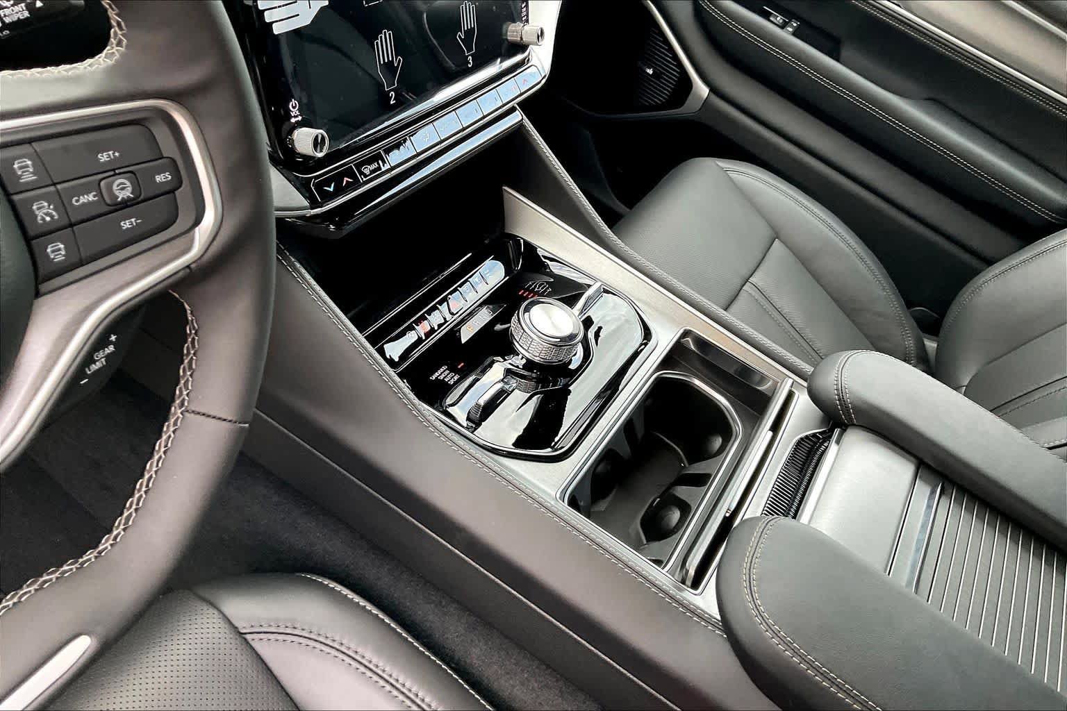 New 2026 Jeep Grand Wagoneer L Limited AWD/4WD image 7