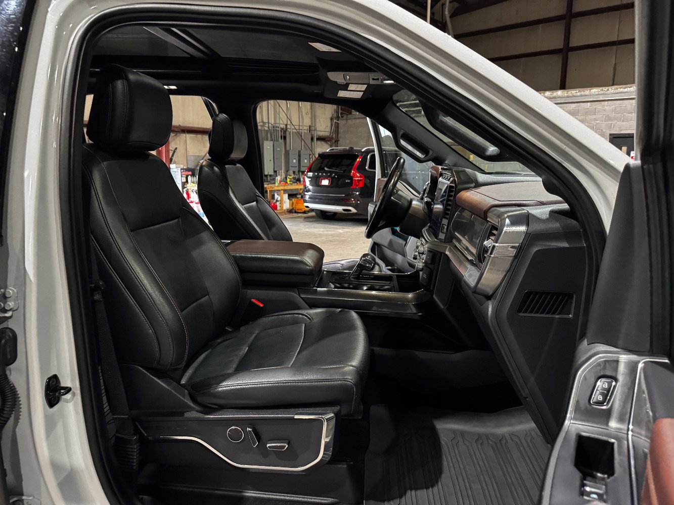Used 2022 Ford F150 Lariat w/ Equipment Group 502A High image 26