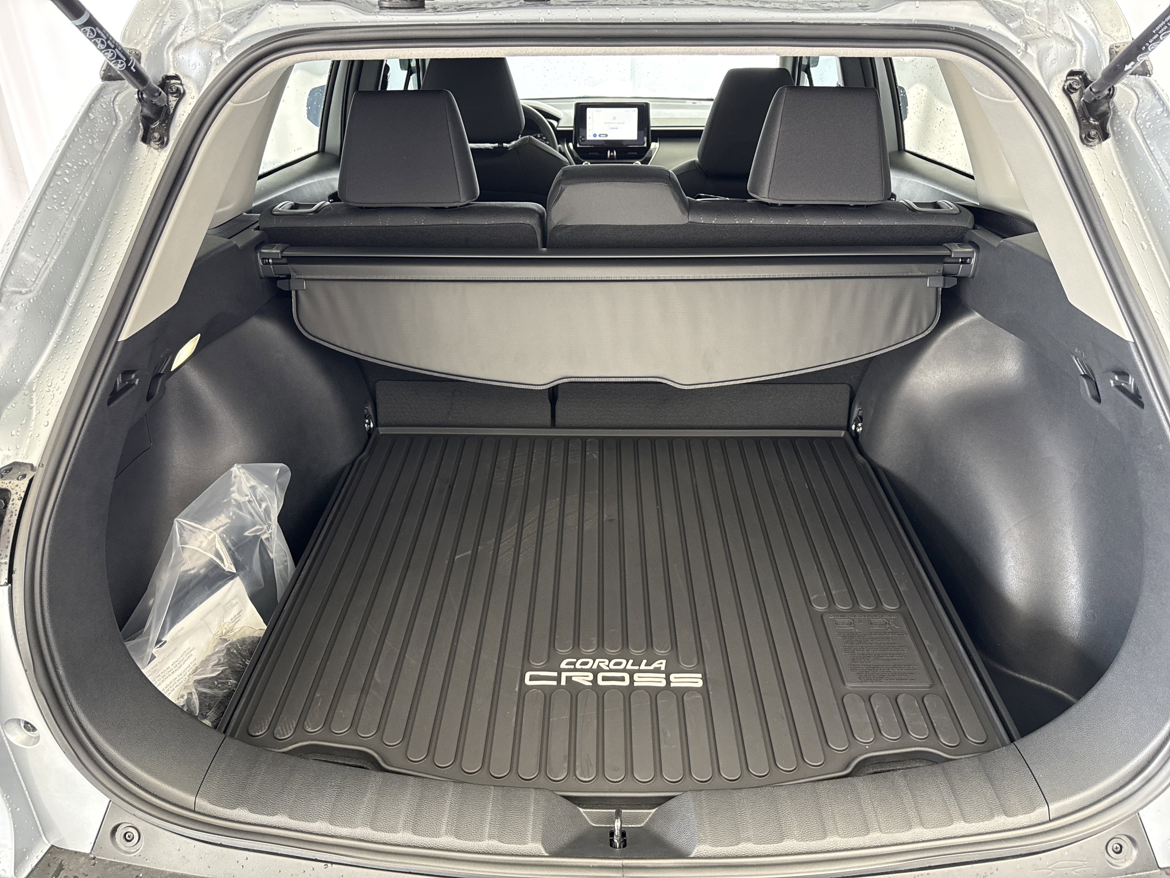 Used 2025 Toyota Corolla Cross LE image 17
