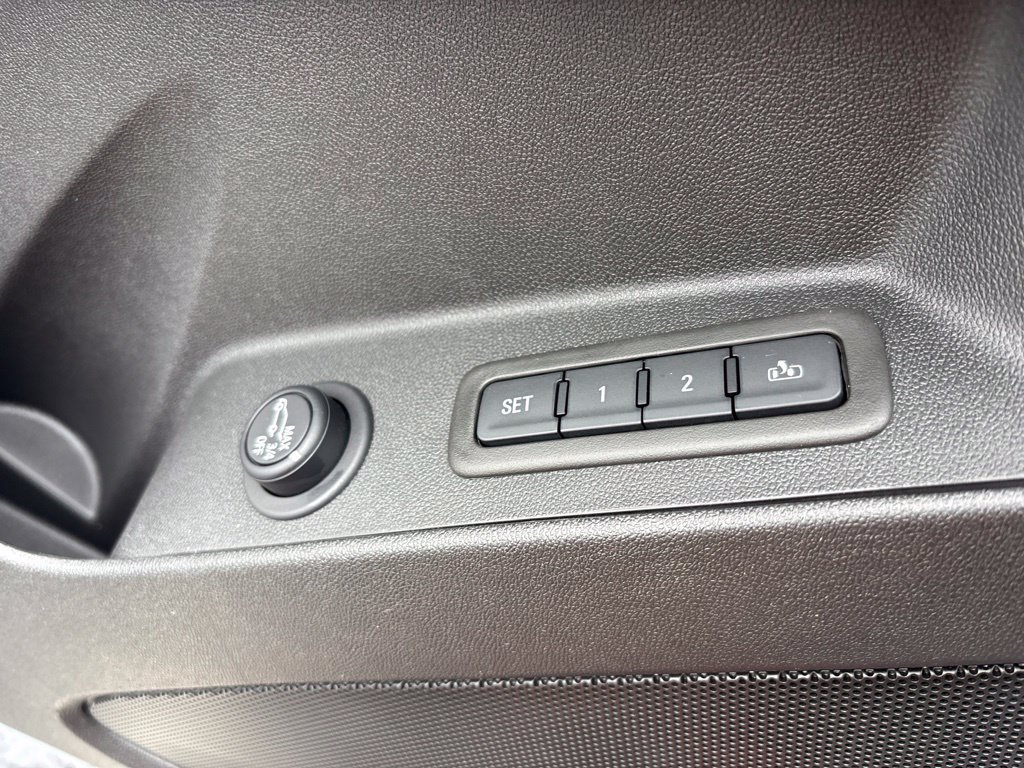 Used 2024 Chevrolet Equinox Premier FWD image 18