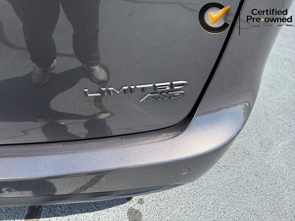 Certified 2023 Chrysler Pacifica Limited w/ Uconnect Theater Family Group AWD/4WD image 11