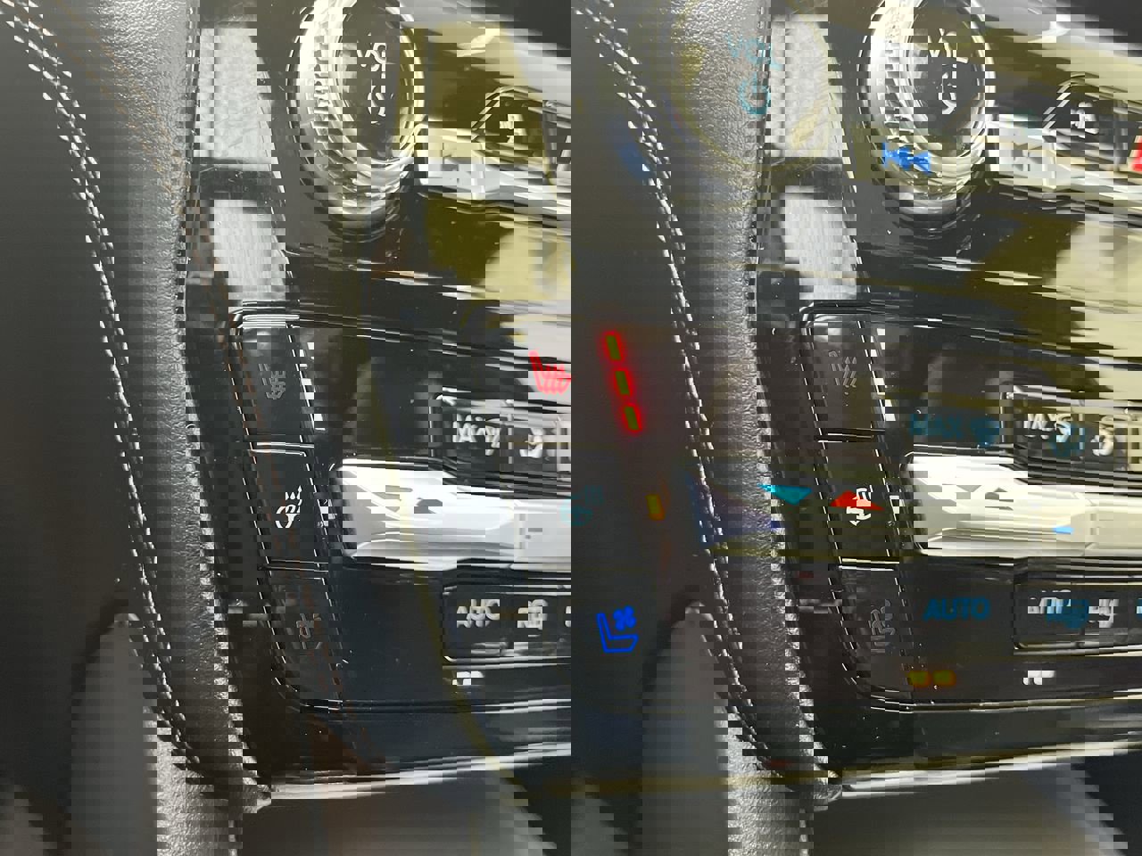 Certified 2023 Ford Explorer Platinum w/ Equipment Group 601A AWD/4WD image 26