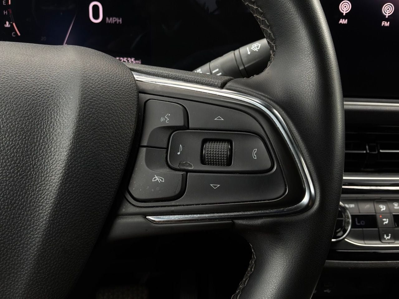 Used 2025 Buick Envista Sport Touring FWD image 37