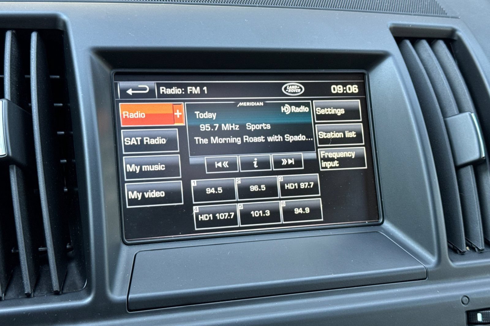 Used 2013 Land Rover LR2 AWD/4WD image 18