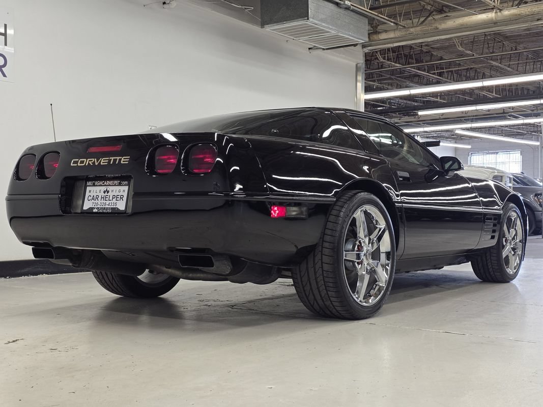 Used 1994 Chevrolet Corvette Coupe RWD image 8