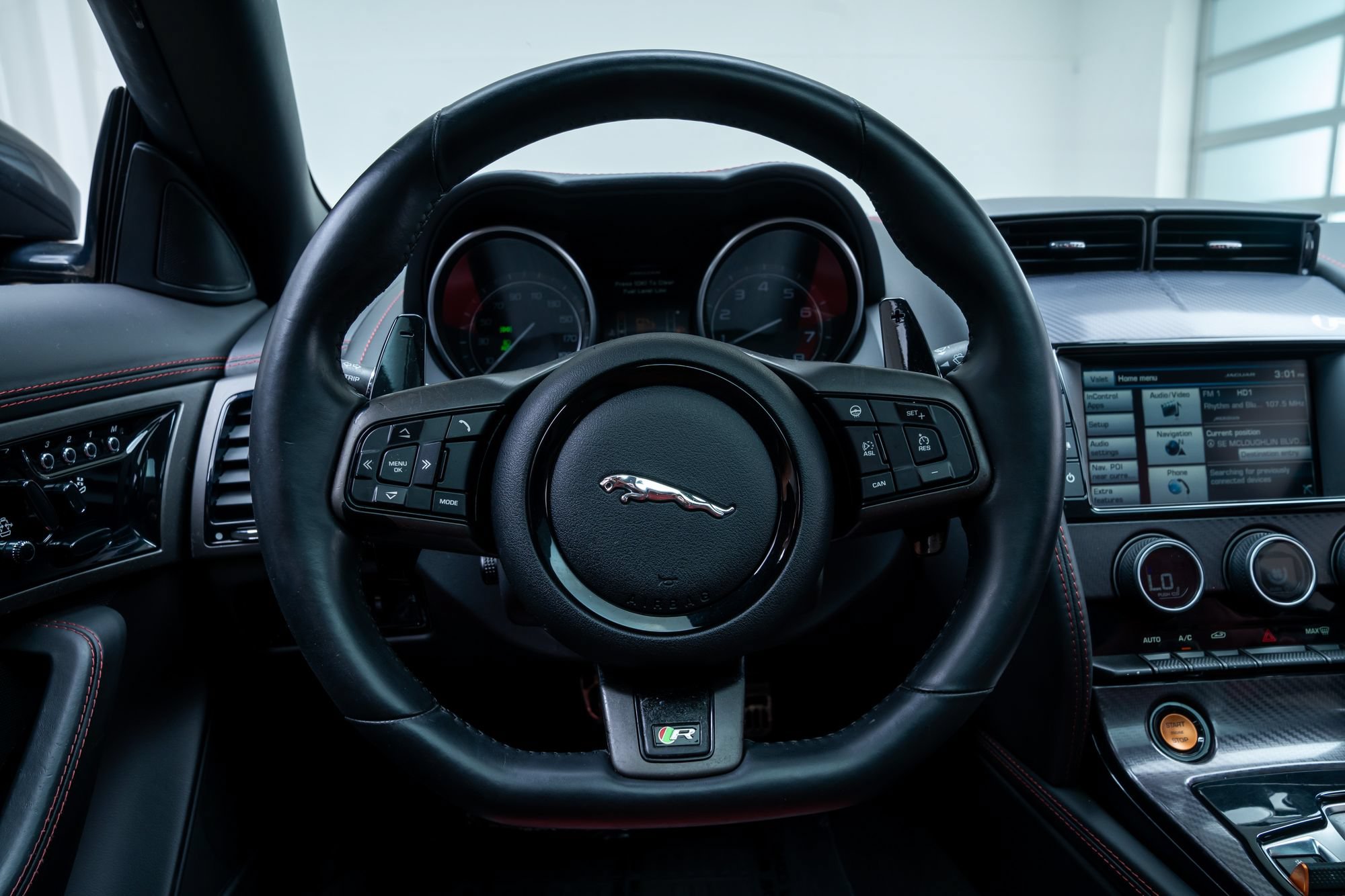 Used 2015 Jaguar F-TYPE R RWD image 11