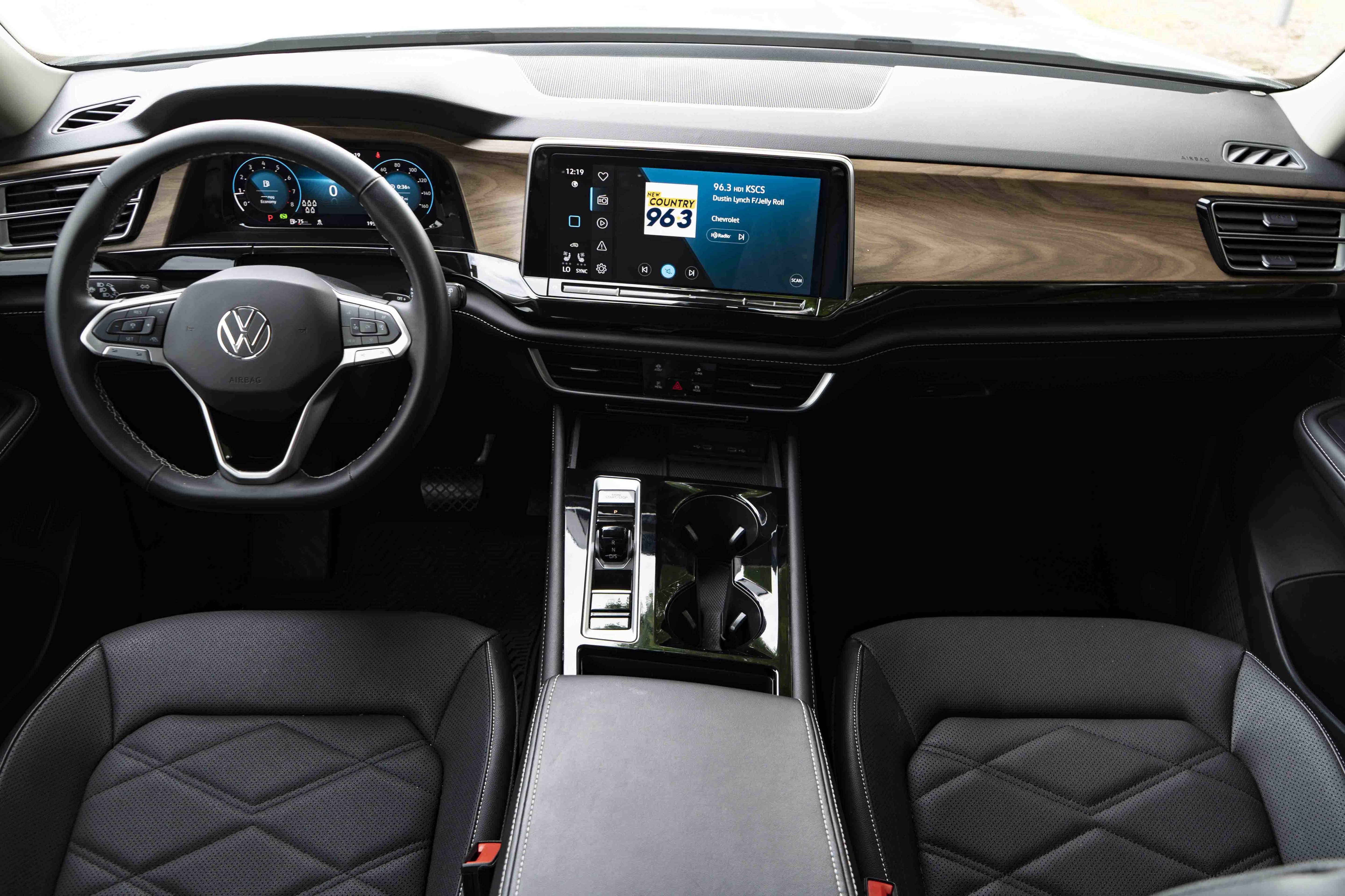 Used 2024 Volkswagen Atlas SE w/ Black Wheel Package FWD image 27