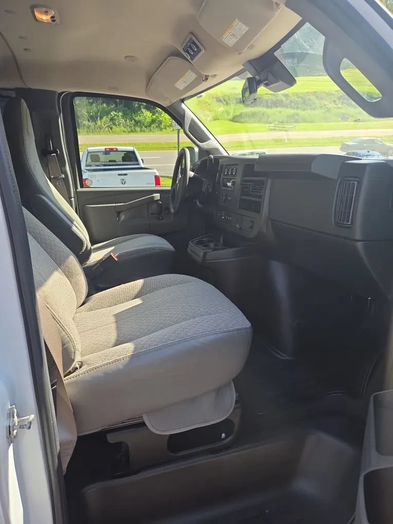 Used 2023 Chevrolet Express 3500 LT w/ LT Preferred Equipment Group RWD image 6