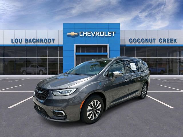 Used 2021 Chrysler Pacifica Limited w/ Uconnect Theater Family Group FWD image 4