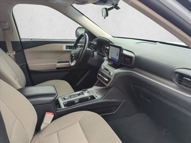 Used 2023 Ford Explorer XLT AWD/4WD image 30